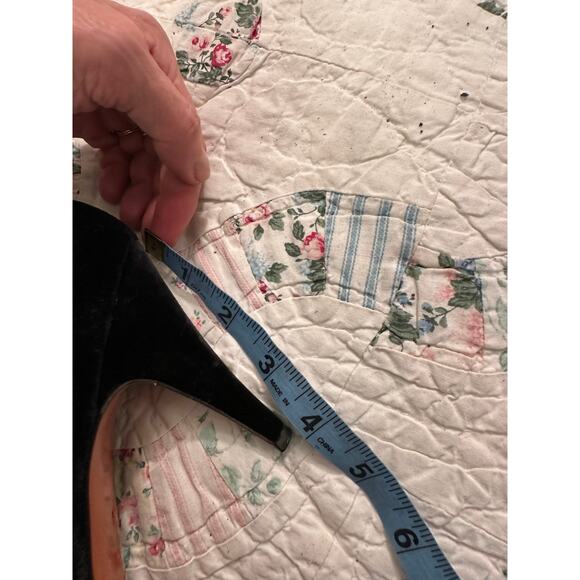 VINTAGE ANNE KLEIN BLACK VELVET & RHINESTONE CRYSTAL DRESSY CAP TOE PUMPS 7.5N - Picture 9 of 10